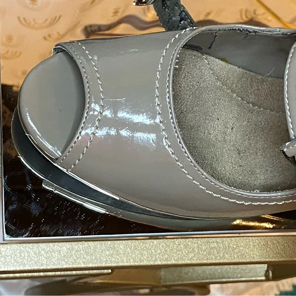 AEROSOLES Gray Heels with Modern Design
